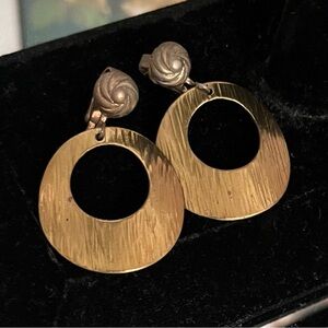 Vintage Goldtone 70’s Style Clip On Earrings